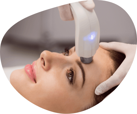 pressurized facial wand delivering oxygen mist to skin
